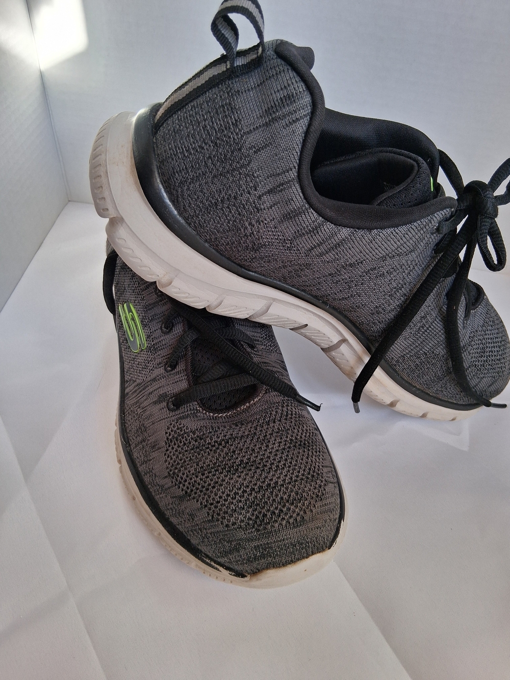 Skechers Gray Knit Sneakers with White Sole and Green Logo